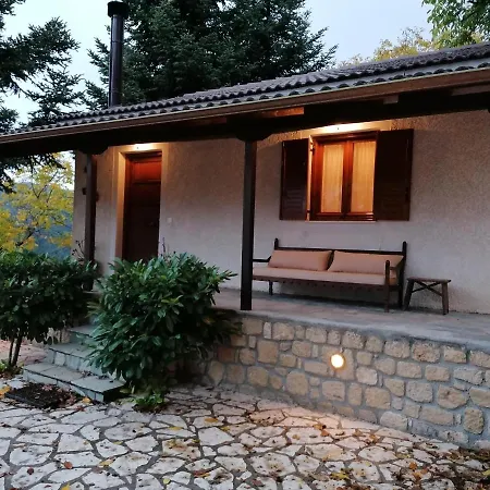 το πατρικό Synikia Mesi Trikalon