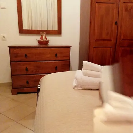 το πατρικό Synikia Mesi Trikalon