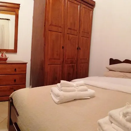 το πατρικό Synikia Mesi Trikalon