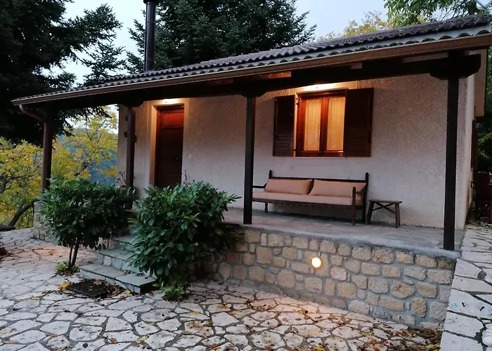 το πατρικό Synikia Mesi Trikalon