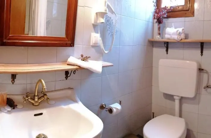 το πατρικό Synikia Mesi Trikalon