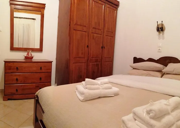 το πατρικό Synikia Mesi Trikalon